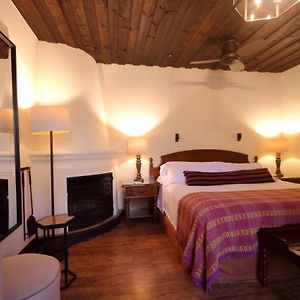 Zimmer mit Kingsize-Bett
